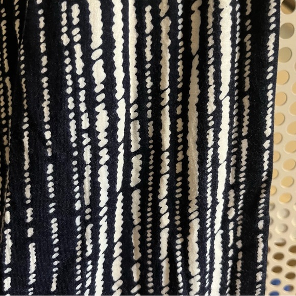 Ann Taylor Loft Sleeveless Top Size XL Black and White - Picture 4 of 7